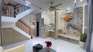 nhà gần quang trung nở hậu không lộ giới giá chỉ 3.8 tỷ còn thương lượng. liên hệ ngay 