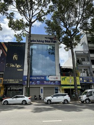 mặt tiền đường 3 tháng 2 phường 12 quận 10. (8x27m) 216m2 nhà 5 tầng cho thuê 180 triệu giá 100 tỷ