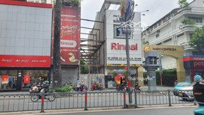 siêu phẩm 122 đường 3 tháng 2 ngay khu áo cưới - dt: 4.2 x 25m , cn :96m2 giá chỉ 43 tỷ