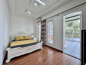 thuê 1 được 2 căn ban công lớn view đẹp, đầy đủ nội thất giữa lòng thành phố