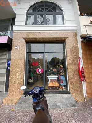 bán gấp đi mỹ- nhà 2 mt số 749 hoàng sa- kinh doanh đắc địa-thang máy- 23 tỷ -lh thảo 