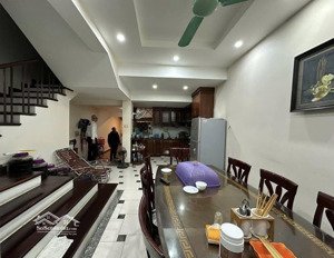 bán nhà mặt phố đường đôi quận cầu giấy, mặt tiền 6m, tự xây chắc chắn, gara ô tô, kinh doanh tốt