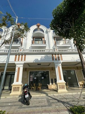 cho thuê shophouse, 300m2, 3 lầu