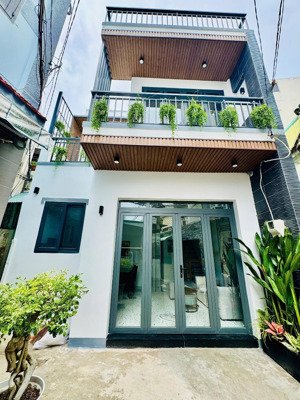phú nhuận - nhà đẹp chỉ 5 tỷ 380 bớt lộc, 7 căn ra mặt tiền, hẻm trước nhà 5m. liên hệ 