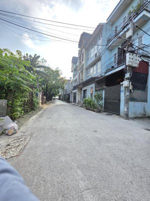 bán đất cự khối, 50m2, vỉa hè , ô tô tránh, kinh doanh, xây nhà đỉnh