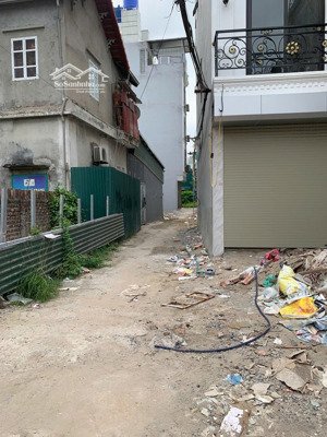 gia chủ cần tiền bán mảnh đất 200m2 đang có nhà kho kiên cố, mặt tiền 8m