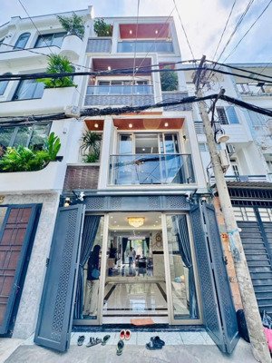 thay đổi công việc nên cần bán nhà mới xây 100%, xe hơi ngủ trong nhà gần chợ hạnh thông tây