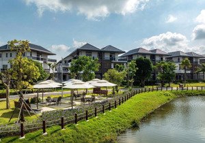 chính chủ bán hòa vốn biệt thự idjuntion 12x17m loại đặc biệt sân sau giáp công viên.gọi 
