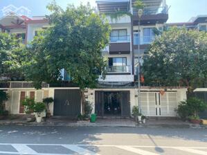Bán nhà 3 tầng KĐT Hà Quang 2, Nha Trang, đường rộng 16. Dt: 80m2 ngang 4m. Hướng Đông Bắc . Kết cấu: 6 Căn hộ cho thuê đầy đủ tiện ích. Tự kinh doanh cho thuê hơn 4 tr/ phòng