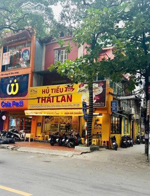 cho thuê nhà mặt phố hàng da, dt 80m2, mặt tiền 5m, mô hình sạch sẽ, lâu dài, nhà chia 2 ngăn