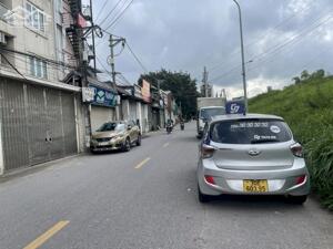 Bán 250m đất mặt đường Bát Khối,Thạch Bàn chân đê, vị trí kinh doanh tốt, có thế tách làm 2 sổ