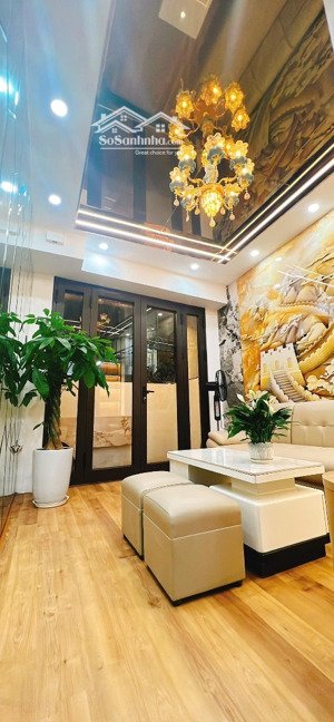 nhà đẹp đỉnh cao - cầu giấy - 3 thoáng - nội thất luxury- ngõ nông- gần phố- thông- trần quốc vượng