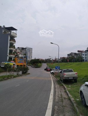 bắc cầu 3, ngõ đẹp nhất 90m2, ô tô tránh. mt gần 5m. sổ vuông, hơn 9 tỷ
