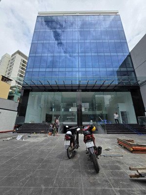 bán nhà góc 2 mặt tiền khu tôn đức thắng, quận 1. dt 380m2 (19x20m) 8 tầng, tn 1,5 tỷ. giá 550 tỷ
