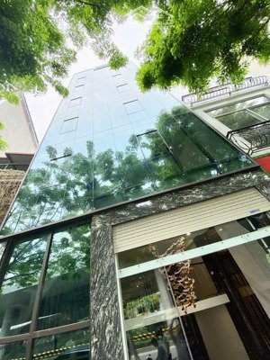 bán nhà mặt phố phạm văn đồng, cổ nhuế. dt 35m, 9 tầng, thang máy, vỉa hè bề thế 8m.mt quyền lực.