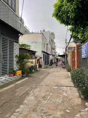 đất hệ số 4 ngay cầu vượt ngã tư ga chỉ 1/ hẻm oto