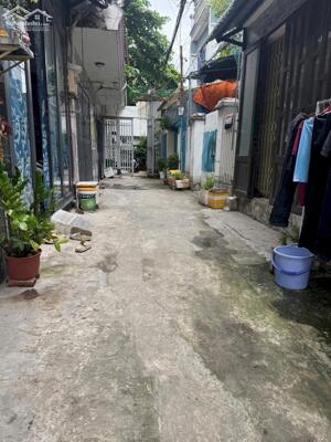 Nhà sổ hồng riêng 1 lầu đường trương thị hoa ngay siêu thị metro q12