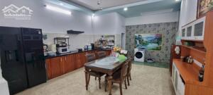 Bán căn nhà 3 tầng KĐT Phước Long A, Nha Trang. Diện tích đất : 97m2 Hướng Đông Nam, nhà gồm : 4PN. Giá bán: 8,5tỷ