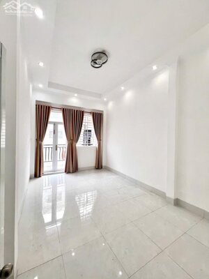 bán nhà 1 trệt1 lầu mới toanh hẻm 67 đường hùng vương, giá bán 2 tỷ 590 triệu.