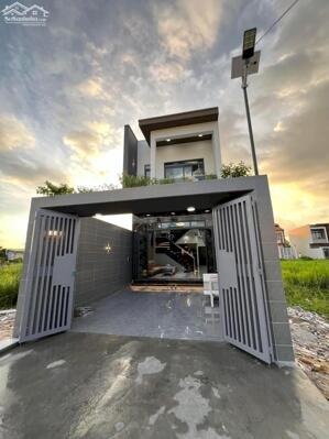 Nhà đẹp Bình Chánh giá chỉ 900 triệu