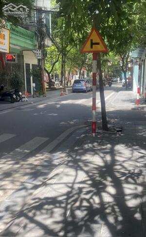 Bán nhà Khuất Duy Tiến, mặt ngõ như phố, vỉa hè rộng, 40m2, hơn 16 tỷ