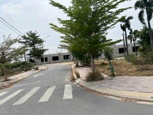 Nhà phố xây sẵn tại Long Cang Riverpark – Sổ riêng, giá 1.8 tỷ, có xe đưa đi xem nhà