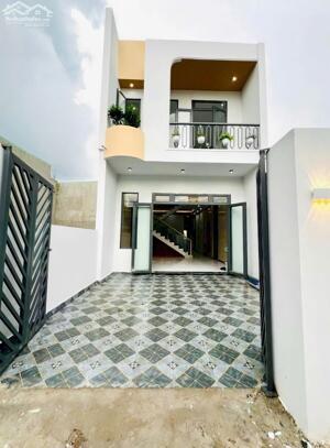 Nhà Lầu SỔ HỒNG RIÊNG THỔ CƯ GẦN CÂY XĂNG ĐỨC HƯNG 699TR DỌN VÀO Ở NGAY Ạ