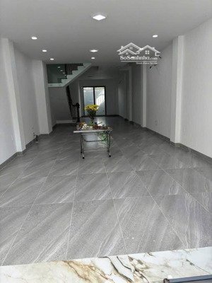 cho thuê nhà mới đẹp vcn phước long có thiết kế văn phòng giá 20 triệu/tháng