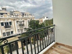 phòng trọ giá rẻ nằm ngay khu đô thị cát lái - có ban công - đại học umt