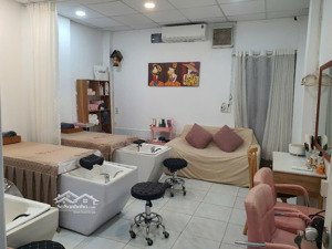sang nhượng tiệm nail, gội đầu, spa quận 4