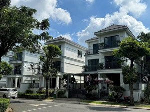 cho thuê biệt thự trực diện sông với 5pn nội thất cao cấp. nhà siêu đẹp có thể vào ở ngay