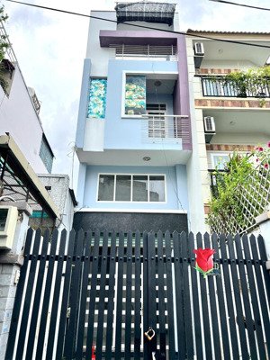 nhà mặt tiền ngay ubnd quận phú nhuận , giá 10,5 tỷ , 55m2 , 4 tầng