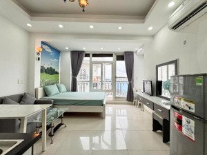 căn hộ ban công 30m2 view thành phố full nội thất ngay trung tâm quận 3 tphcm