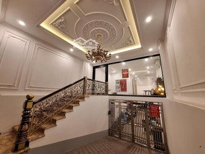 mặt đường 40m phố trạm ngay cầu vĩnh tuy cho thuê gấp!