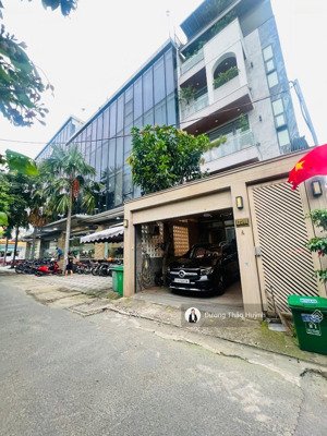 bán chdv 5 tầng -thu nhập 80tr/thg đường 8m 1/hoàng diệu 2- nội thất cao cấp sẵn 20pn -20wc có tl