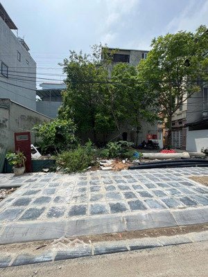 mảnh đất hiếm tại thượng thanh, long biên dt 37m2, mt 4m, vỉa hè rộng, mặt đường 12m
