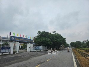 cần bán 85m2 đất đấu giá thượng thanh. gần đường 40m