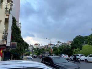 Mặt phố Ngọc Thuỵ 94m 6 tầng mt 4.5m 33.5 tỷ gara, thang máy, vỉa hè 5m kinh doanh