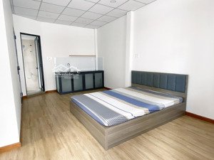 cho thuê phòng mới đẹp, có ban công, trung tâm, free wifi, cổng khóa từ, không chung chủ