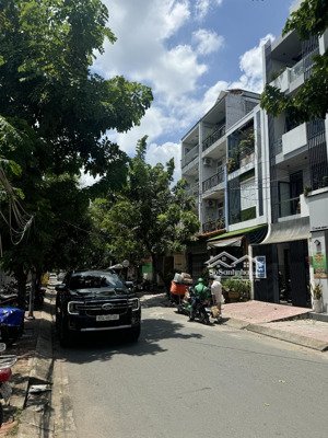 vị trí đắc địa: quận bình thạnh, tp. hcm diện tích: 4.1m x 18m