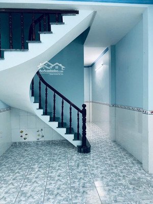 nhà gần sân bay giáp bình thạnh 2pn 2wc đường số 7 p3 gv giá 9,5 triệu