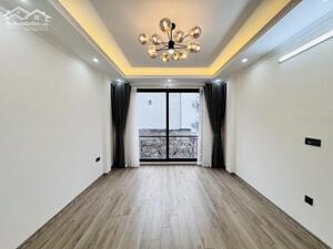 Siêu Hiếm! Nhà Xây Mới Cực Đẹp 35m2x5T Vuông Vắn. Ngõ Rộng, Thoáng, Sáng, Trung Tâm Phố Trung Kính, Yên Hòa.