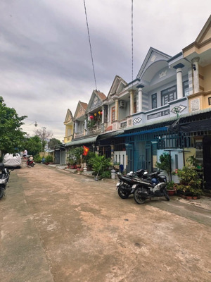 nhà trệt lầu 60m2. đường 7m gần chợ tân long