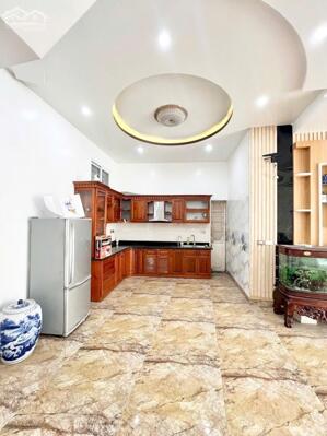 Chỉ 3,95 tỷ nhà 3 tầng 65,6m2 ngay Metro Sở Dầu, Hồng Bàng, oto đỗ cửa