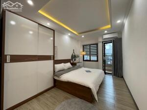 Bán tòa 8 tầng phố Nguyên Hồng 95m2, 2 mặt tiền 5m ô tô tránh dòng tiền 130 triệu/tháng