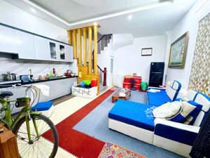 nhà đẹp , hồ tùng mậu, 42m2 x 4 tầng.cầu giấy. 3 mặt thoáng, cách vài chục m ra đuòng to.nhà mới .