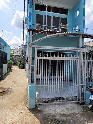 phòng 20m2 + lầu 1 , (cộng dt 40m2). sân trước nhà 16m2. nhà độc lập.