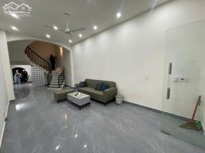 Cho thuê nhà mới Văn Cao, DT 83m2, 5 p.ngủ khép kín.