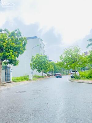 Bán đất băng 2 Bà Triệu, Liên Bảo giá 5,7 tỷ. LH 0399.566.078