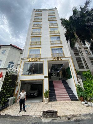 bán khách sạn dòng tiền 300triệu/tháng ngay bùi viện, quận 1. hầm 7 tầng. 28 phòng. giá 70tỷ